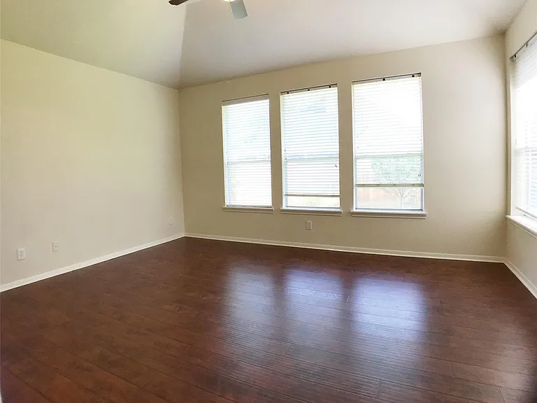 6323 Sunset Cove Ln — Photo 13