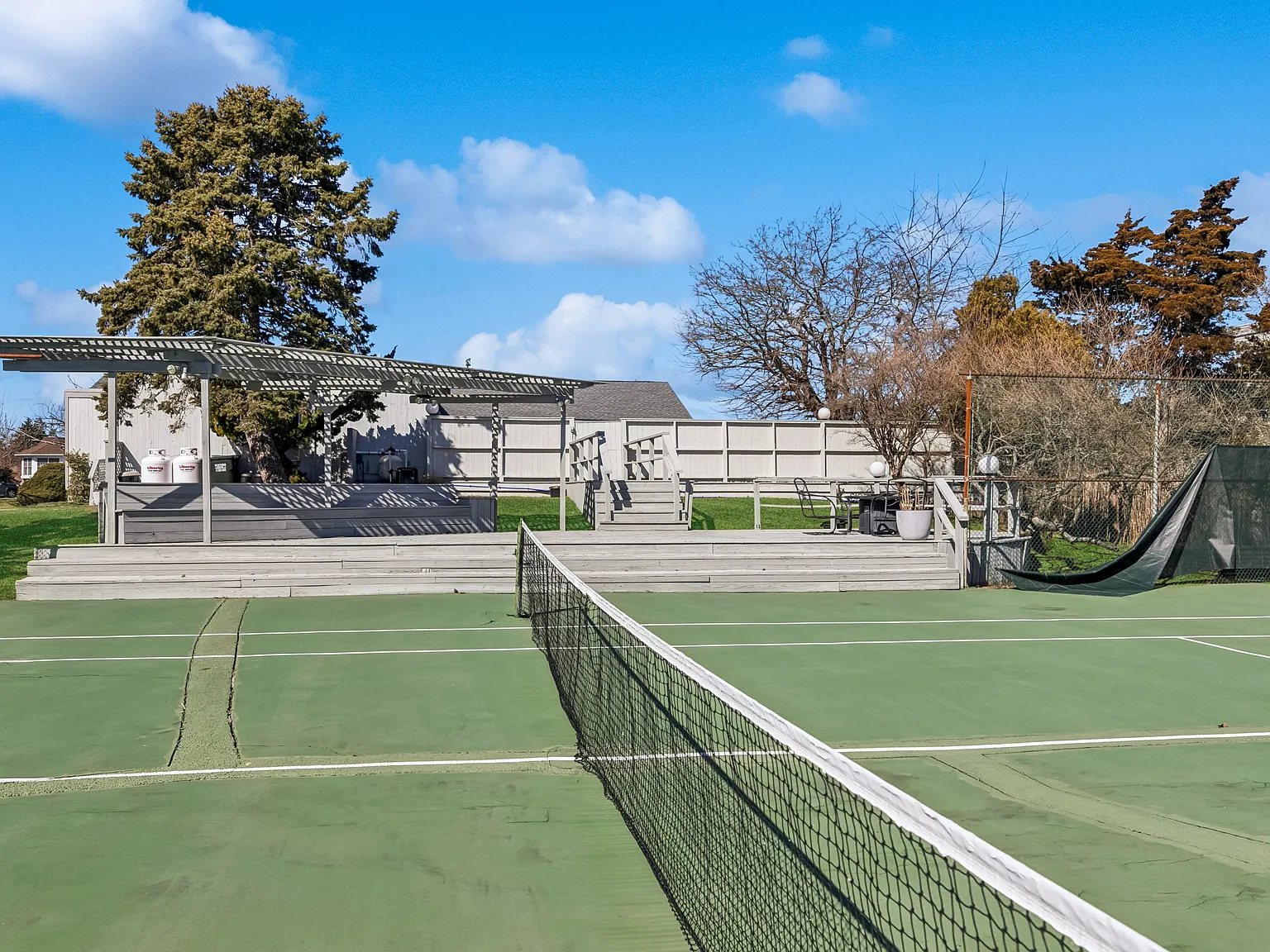 Pool And Tennis Minutes To Beach And To Town — Photo 2