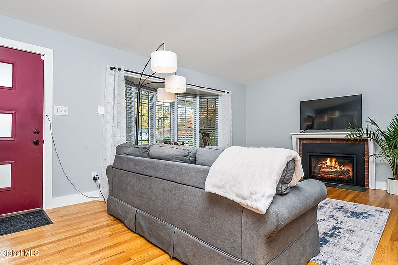 5th image of 65 Berwick Road