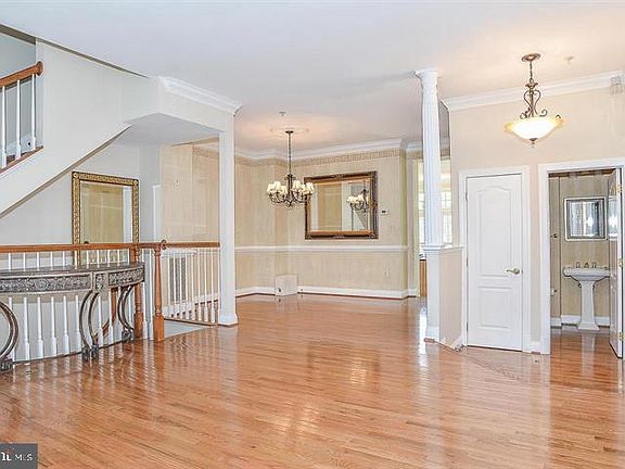 3rd image of 1642 Colonial Hills Dr