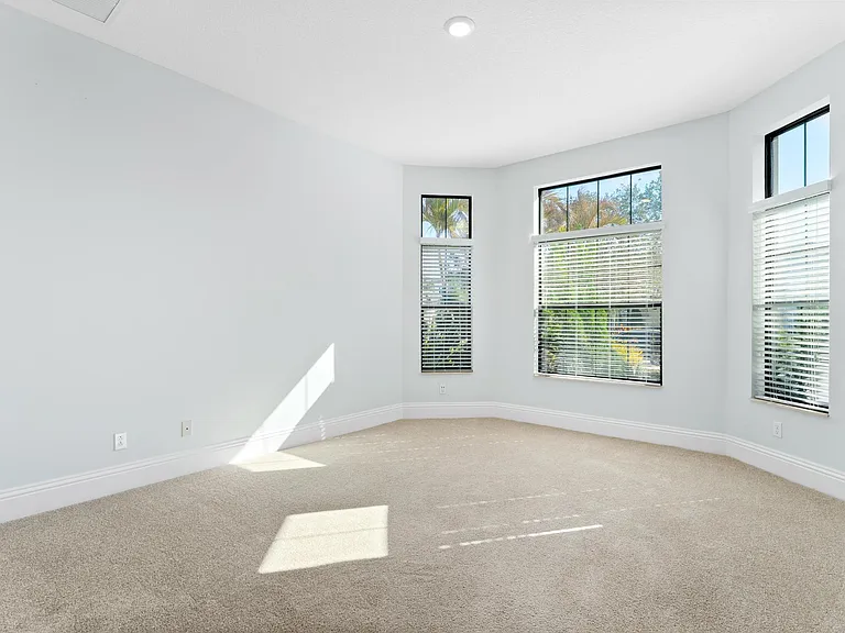 259 SE Calmo Cir — Photo 21