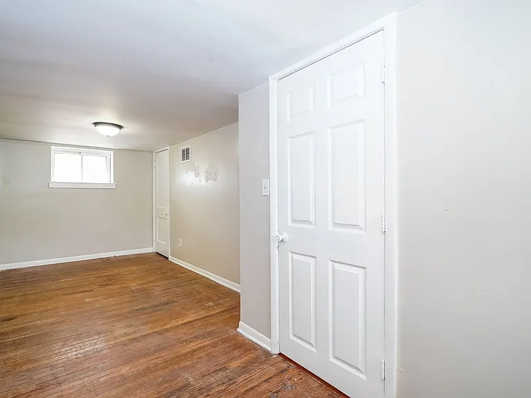 20 Vernon Ave — Photo 9