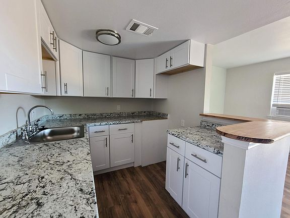 5th image of 5011 San Jacinto St