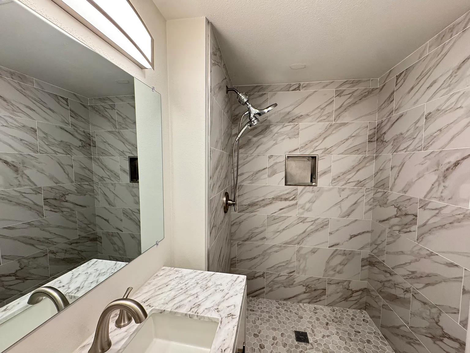 2 bed, 850 sqft, $3,450 — Photo 4