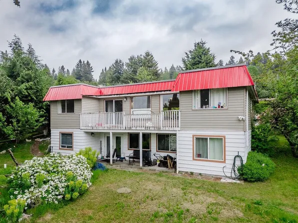 5197 Radcliffe Rd, Sechelt, BC V7Z 0C1