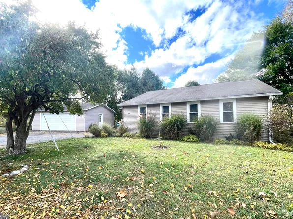 412 S Niles St, Paw Paw, MI 49079