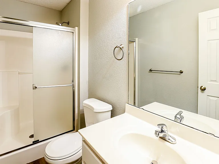 514 NW Woodbury Dr — Photo 14