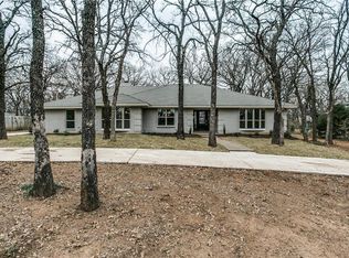 5208 Oak Ln, Arlington, TX 76017