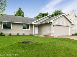 716 SE 6th St, Grimes, IA 50111