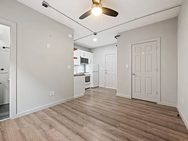 Penn Mor Apartments — Photo 9