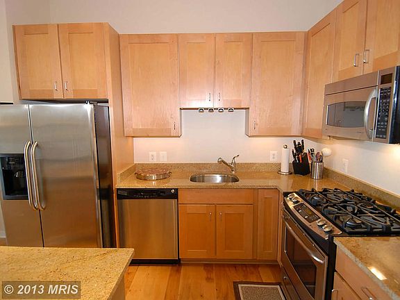3rd image of 2200 N Westmoreland St Unit 526