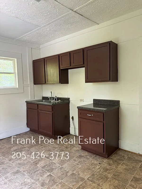 3 bed, 1.0 bath, 1320 sqft, $895 — Photo 2