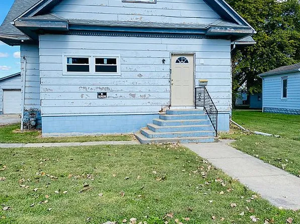 128 W Buchanan St, Carlinville, IL 62626