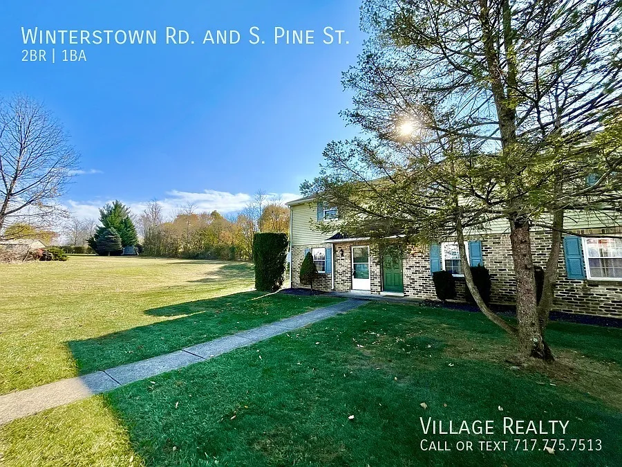End Unit! New kitchen and flooring! Large 2-Bedroom Townhome in Red Lion with Patio, W/D hookups,... — Photo 4