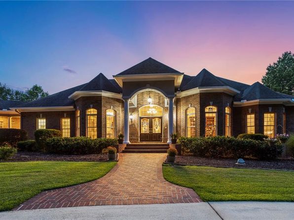 Fayetteville GA Luxury Homes For Sale - 269 Homes | Zillow