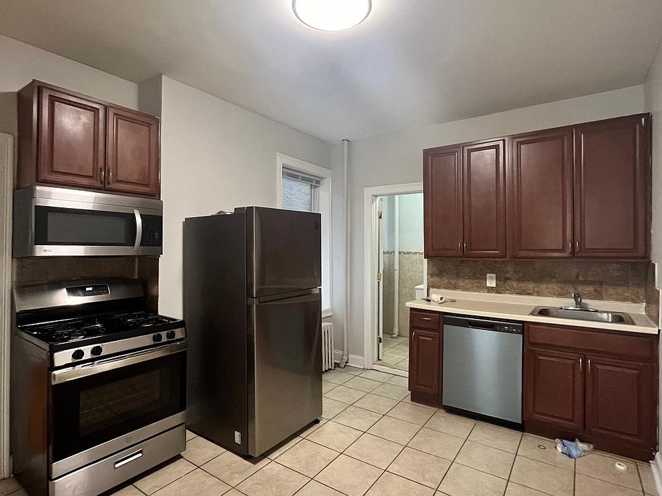 1st image of 384 Baldwin Ave APT 3
