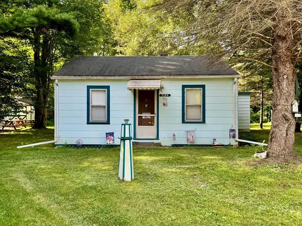 7286 Portal Rd, Lexington, MI 48450