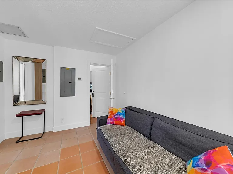 307 N Highland Dr — Photo 19