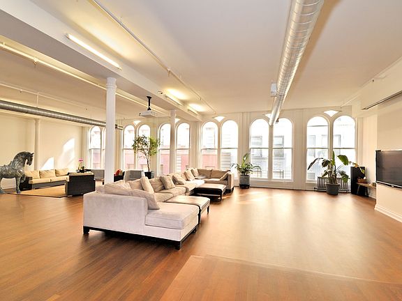 2nd image of 137 Duane St APT 3A