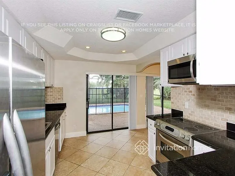7002 NW 38th St — Photo 10