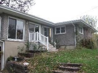 11205 50th St, Burlington, IA 52601
