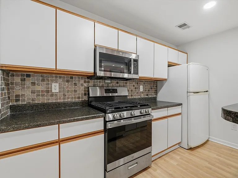 2148 Jordan Ct — Photo 13