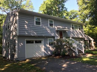 26 Mianus View Ter, Cos Cob, CT 06807