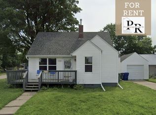 1401 S 14th St, Clinton, IA 52732