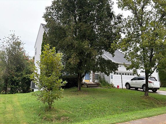 3rd image of 522 Windermere Dr