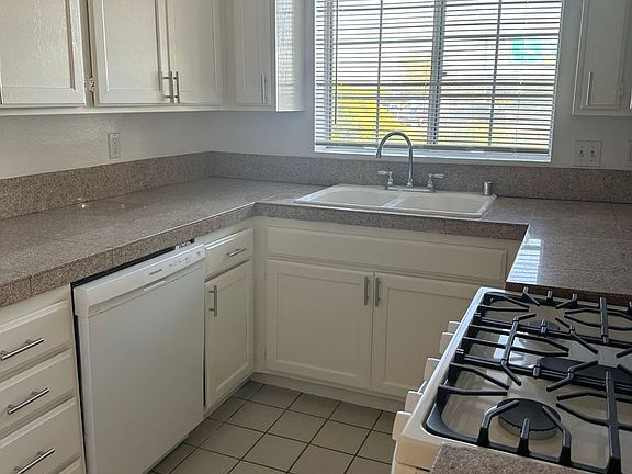 5th image of 2462 S Barrington Ave #4