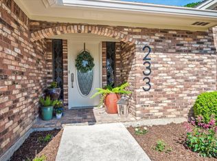 233 Bradford Dr, Hurst, TX 76053