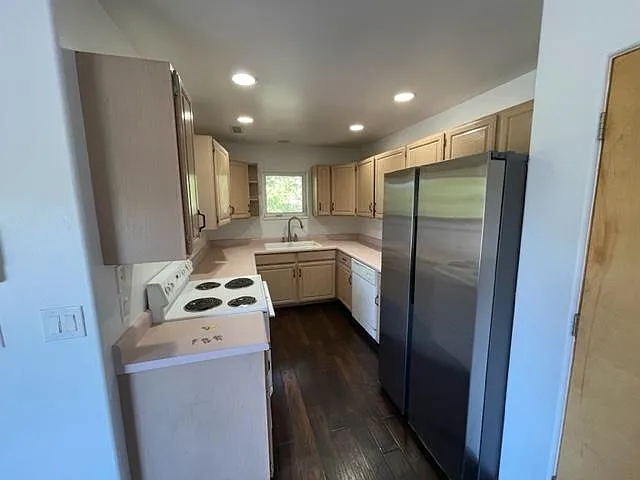 2 bed, 936 sqft, $3,500 — Photo 2