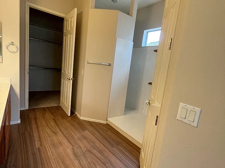 5649 N Bentley Ct — Photo 11