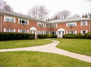 73 Manchester Ct, Wayne, NJ 07470