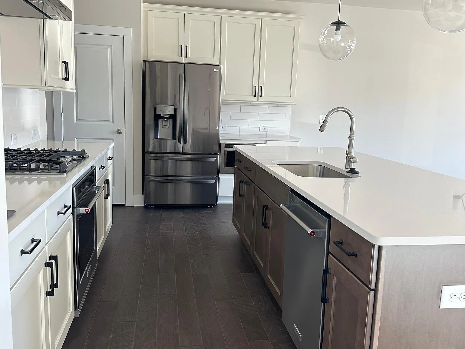 4 bed, 3.5 bath, 2812 sqft, $3,200 — Photo 4