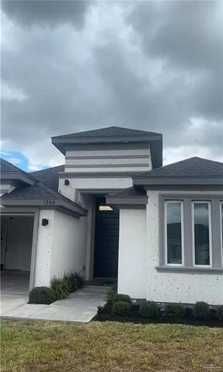 3 bed, 2.0 bath, 1527 sqft, $2,300 — Photo 2