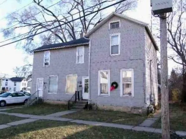 405-407 W Cottonwood St, Freeport, IL 61032