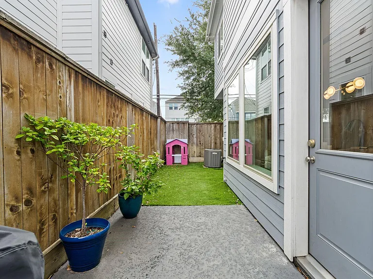 8904 Aventino Way — Photo 14