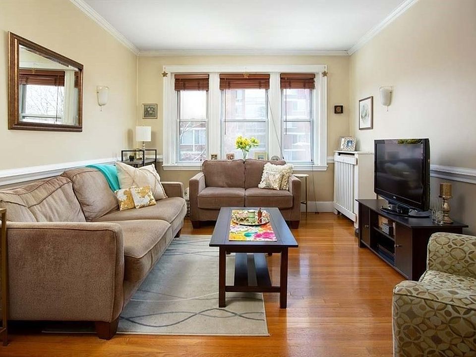 1st image of 550 Centre St APT 8