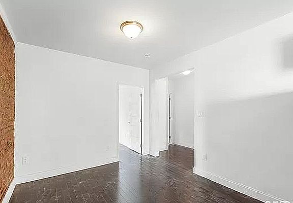 3rd image of 820 Franklin Ave #3E