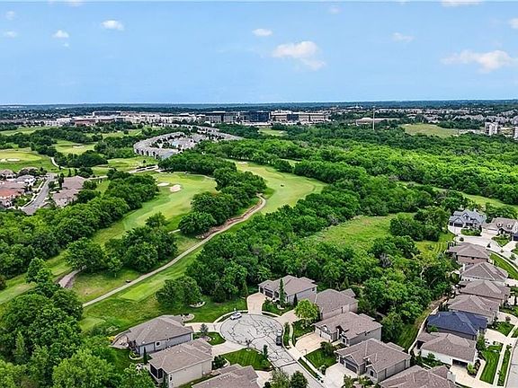 4th image of 9363 Lind Dr