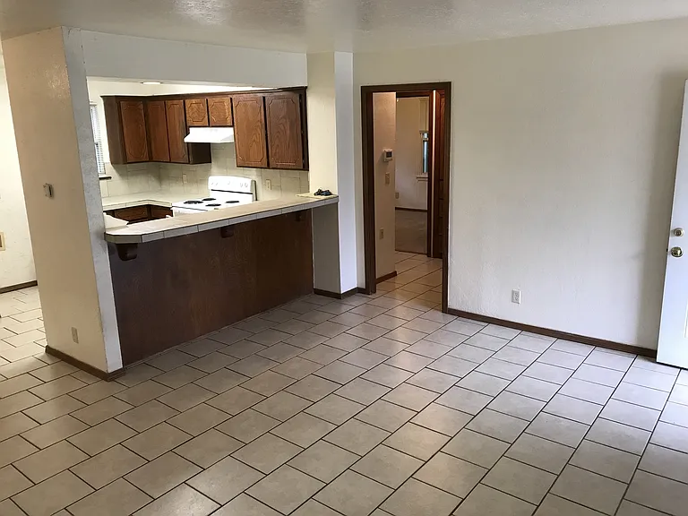 417 W Johnson St — Photo 3