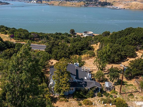 3rd image of 720 Kendall Avenue