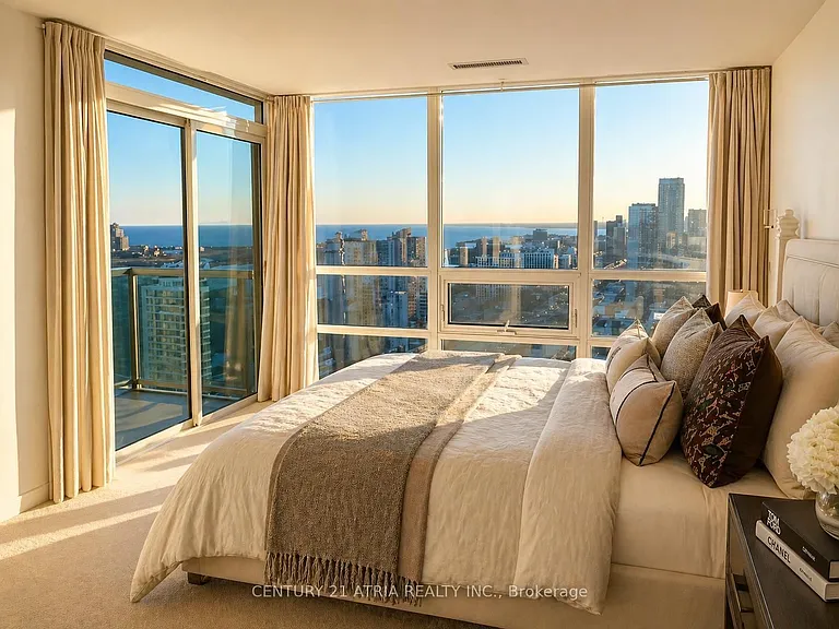 19 Grand Trunk Cres #Penthouse 12 — Photo 22