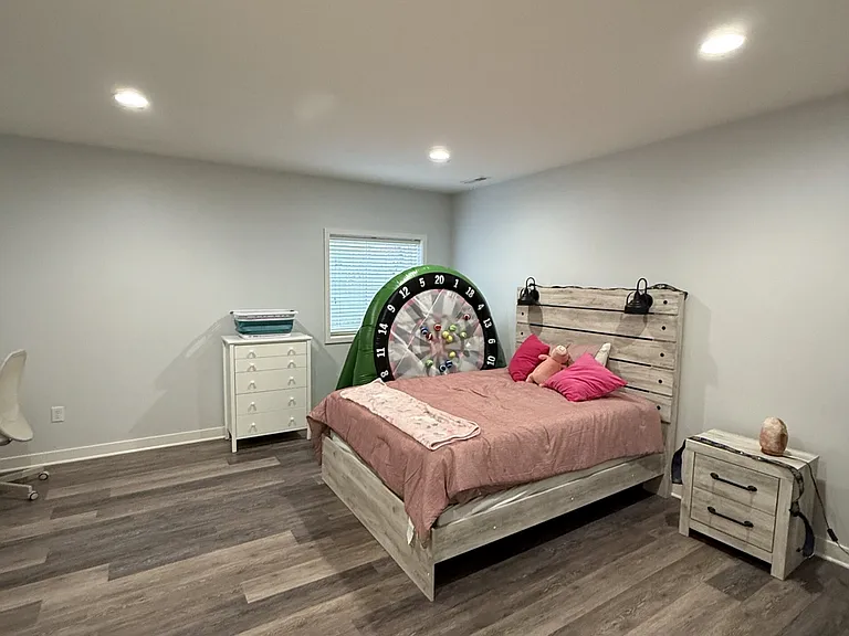 941 Canton St — Photo 17