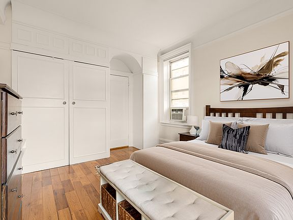 5th image of 105 W 72nd St APT 6C