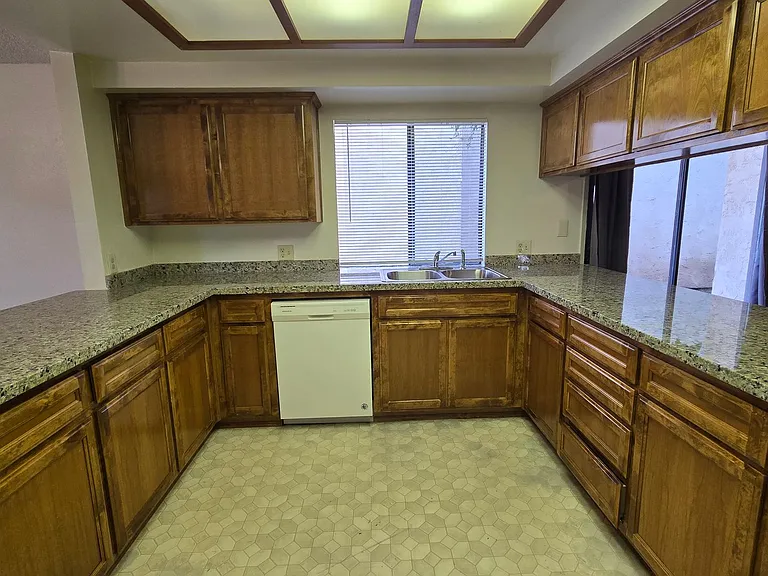 4147 Pinewood Lake Dr — Photo 10