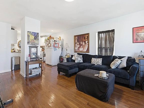 5th image of 158 Court St APT B