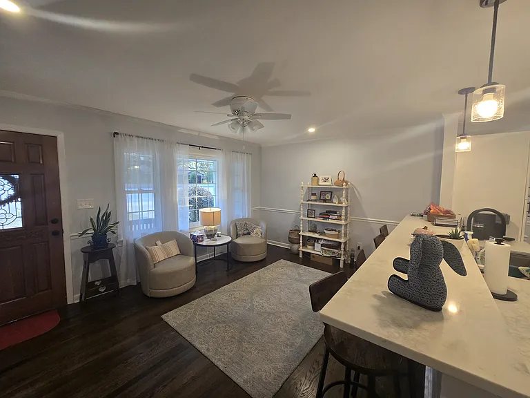 1055 College Station Rd — Photo 2