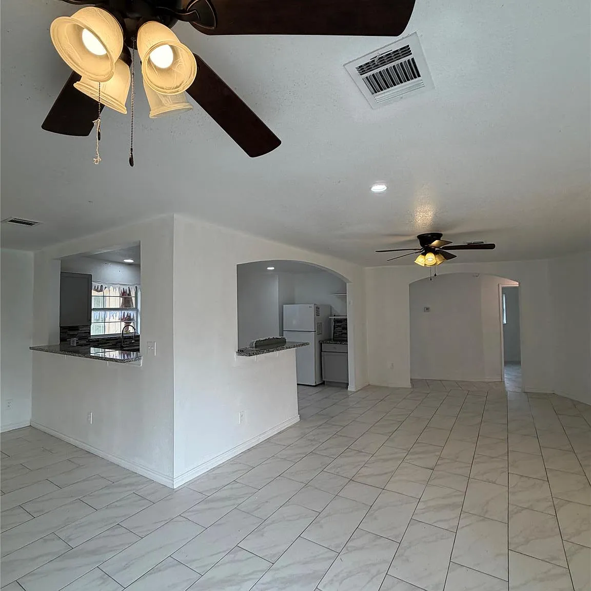 4 bed, 1.0 bath, 1592 sqft, $1,700 — Photo 2